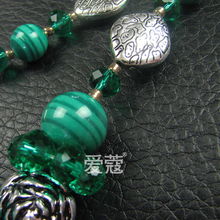 綠影婆娑，時(shí)光流淌的項(xiàng)鏈詩——愛蔻“綠色風(fēng)華”水晶長(zhǎng)鏈